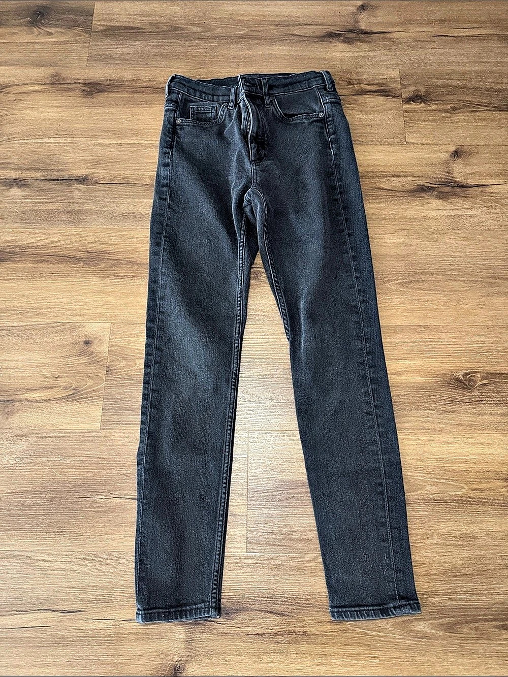 COS High-Rise Skinny Cropped Jeans in Faded Black. Size 27